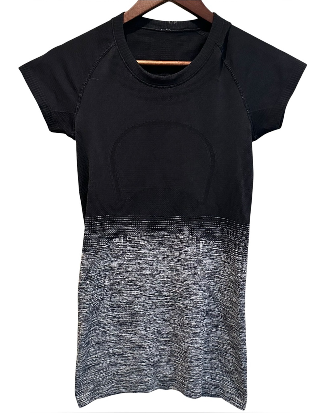 RARE SOLD-OUT Lululemon Swiftly Tech Ombre Black Gray Size 4 Run Yoga Gym